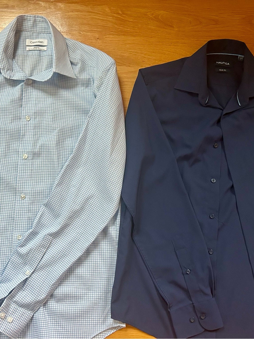 Set of 2 men’s dress collared slim fit shirts size s 14 1/2 32/33